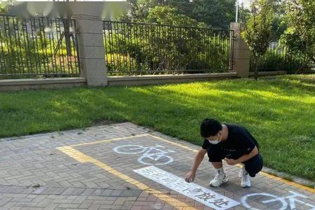 小区非机动车车位线如何画