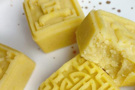 糯米绿豆糕太粘了怎么办