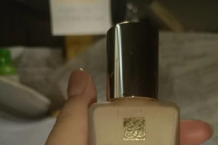 雅诗兰黛粉底液用完会发黄吗
