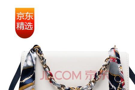 白色链条包配什么颜色的丝巾