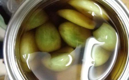糖醋蒜为什么有绿色有白色
