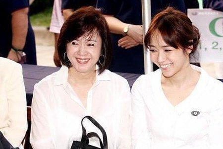 侯佩岑的妹妹是谁