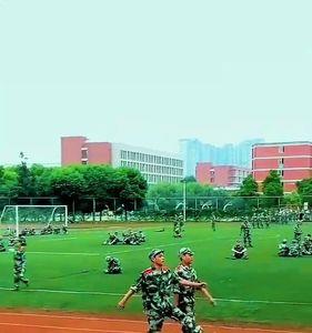 什么是同手同脚