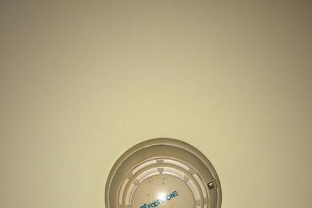 宾馆玻璃摄像头检查方法