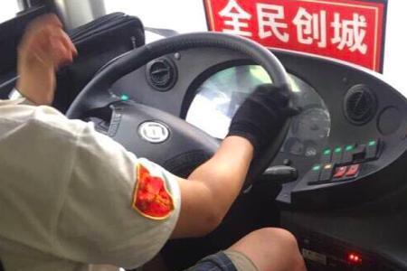公交车可以穿拖鞋吗