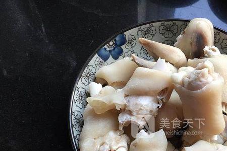 煮出来的羊蹄发白是什么原因
