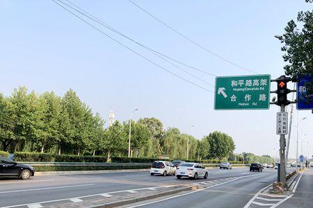主路进辅路走哪个道