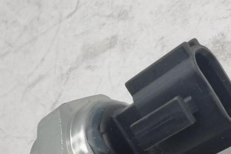 标志变速箱油压传感器怎么拆