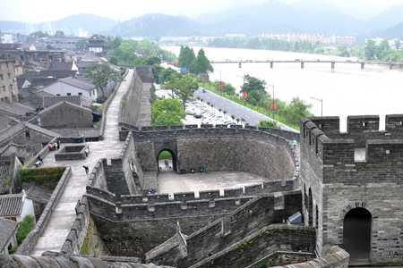 临海长城和北京长城哪个早