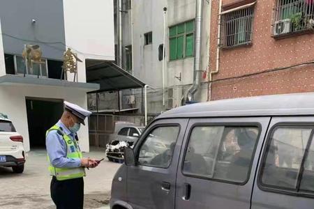 封闭面包车报废年限