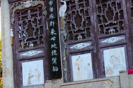 去庙里烧香念香赞吗