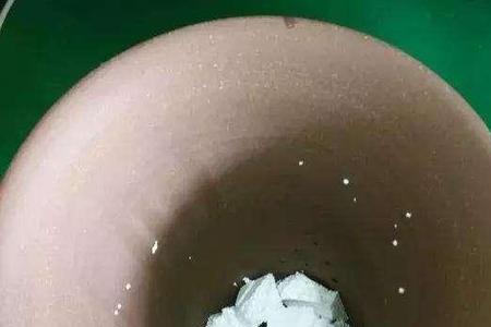 火碱水浇树的正确方法