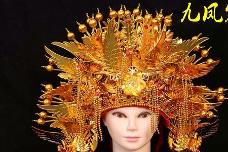 凤冠霞帔是哪个民族