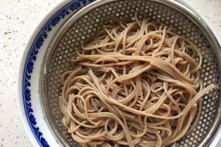 荞麦面打开后放半个月还能吃么