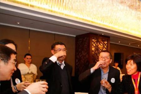 请领导办事拿酒怎么给