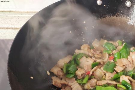 脆皮辣椒炒五花肉做法