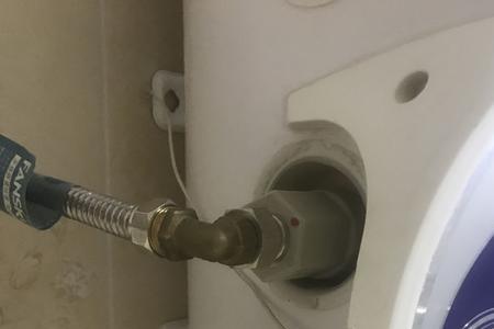 热水器换进水管步骤