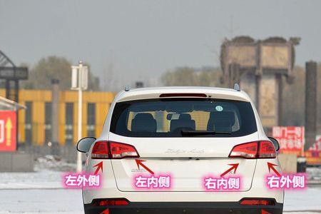众泰大迈后排阅读灯怎么拆