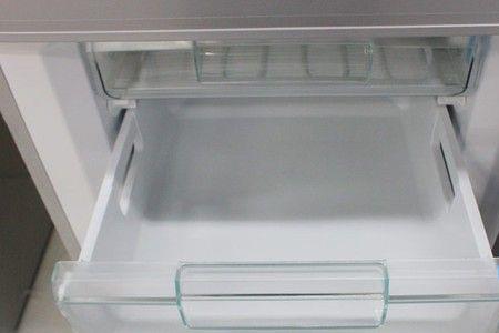 西门子冰箱漏水孔相通吗