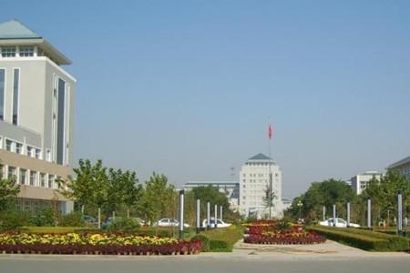 保定师范学院是否公办