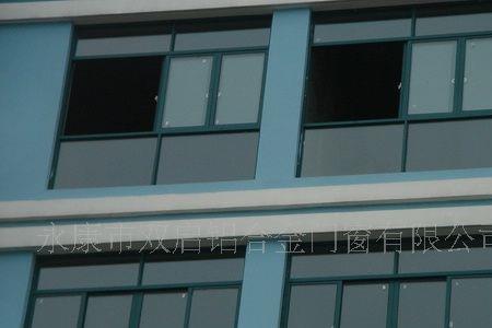 断桥蓝镀膜玻璃还是白玻璃好