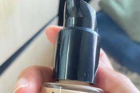 mac粉底液有没有封口