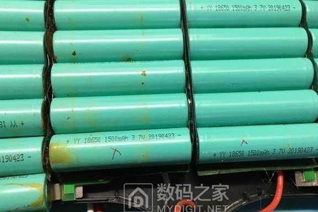 平衡车充电器一绿一红的闪烁