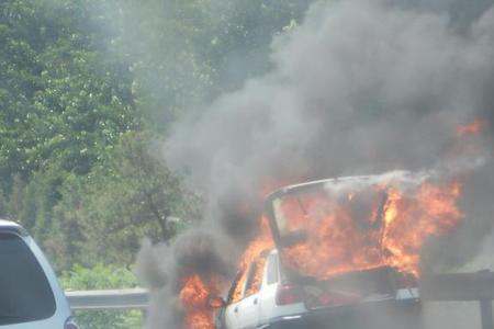 轿车自燃起火了新保险法会赔吗