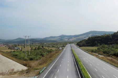 高速公路用什么材料
