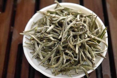 白茶都是大叶和梗正常吗