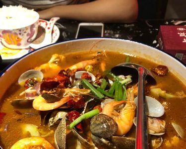 海上煮海鲜用什么水煮
