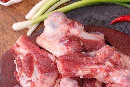 刀头肉带骨头吗