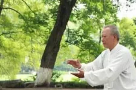 蹲马步不让小便