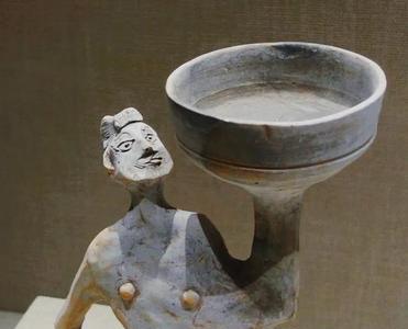 灯下尘什么意思