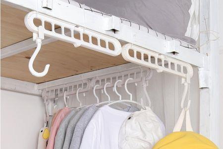 衣服有挂衣钩痕迹