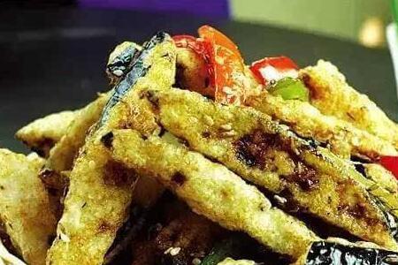 肉末茄条怎么装饰