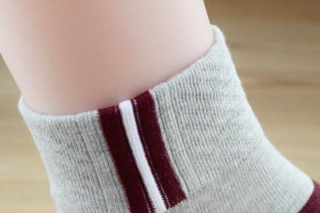 80%棉的袜子会臭脚吗