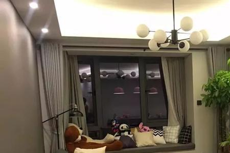 沙发旁边是飘窗怎么解决