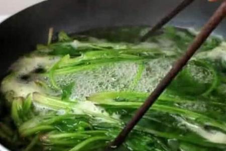 炒菜用水焯吗