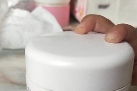宝宝脸红干燥粗糙用什么面霜