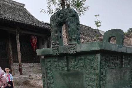 一个奶加一个鼎念什么
