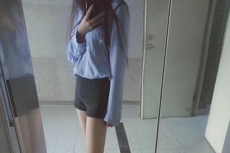 女生翘腿拍照叫什么