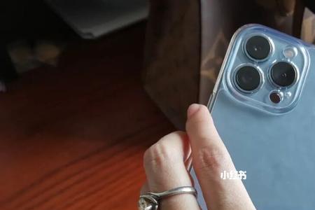 苹果13promax连接watch一直显示