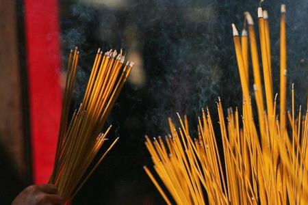 初一上香几根好