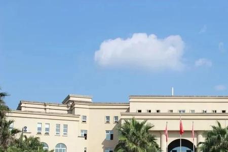 成都文理学院里有银行吗