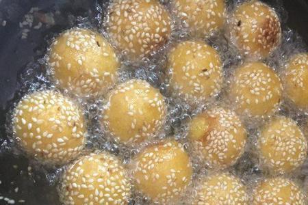 炸红薯外面裹的黄色的是啥