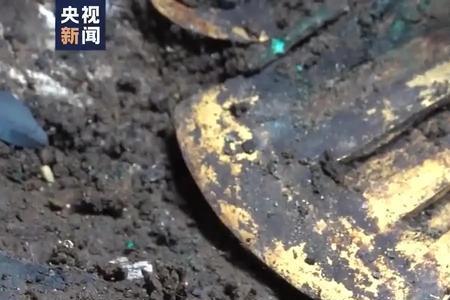 九色鹿金斧子怎么用