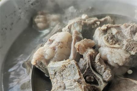 羊肉火锅要不要焯水