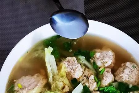 酸菜汆丸子汤家常做法