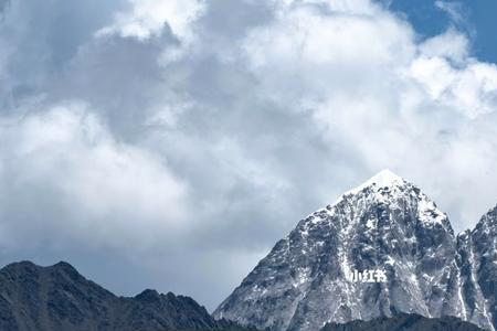 阿拉雪山在什么地方